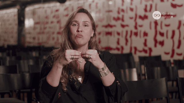 A Crise do Amor Romântico na Contemporaneidade : Amizade Feminina e A Crise do Amor Romântico - Ingrid Gerolimich